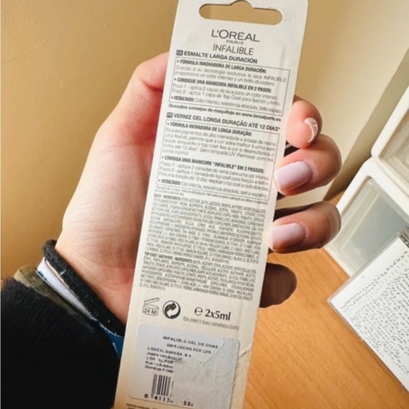 NWT LOreal -020- Fuschia for Life- Infallible Duo Long Lasting Nail Polish - Picture 2 of 4